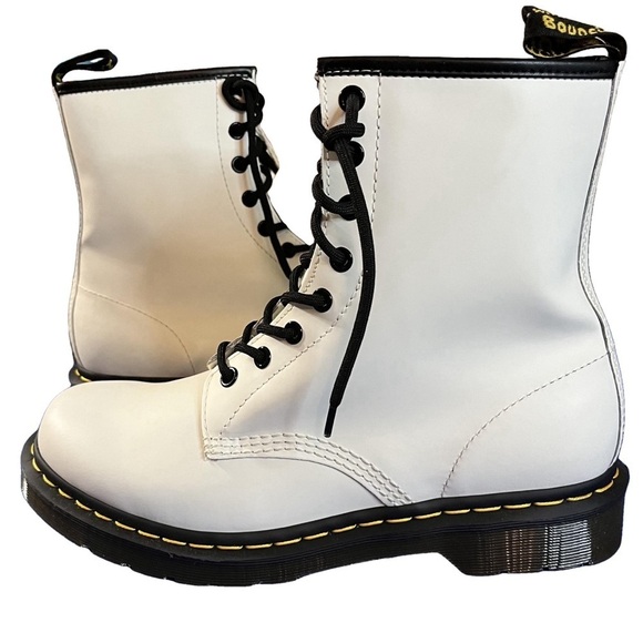 Dr. Martens Women's 1460 Smooth Leather Lace Up Boots, Size 10 - Picture 4 of 11